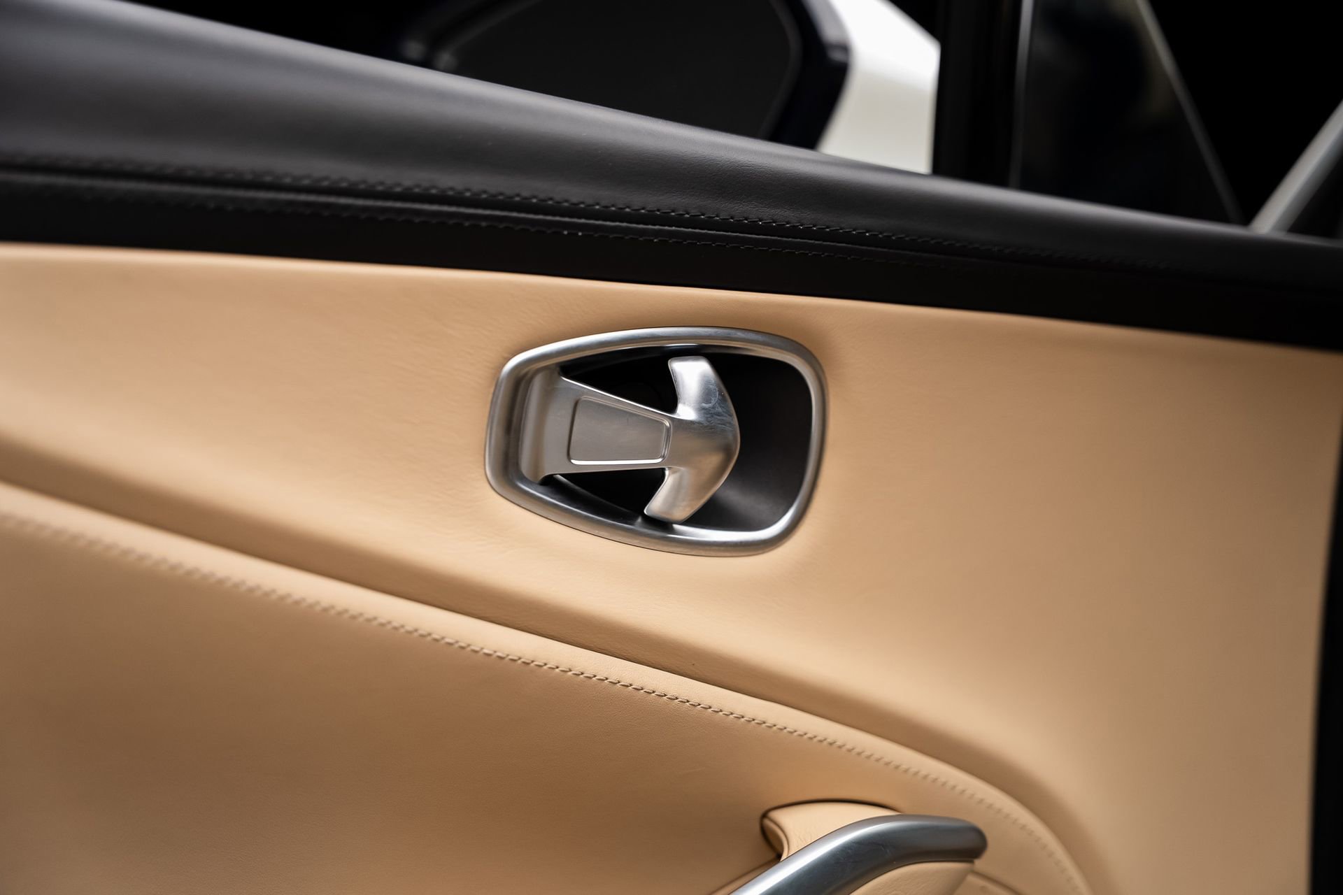 Used 2021 Aston Martin DBX AWD/4WD image 54