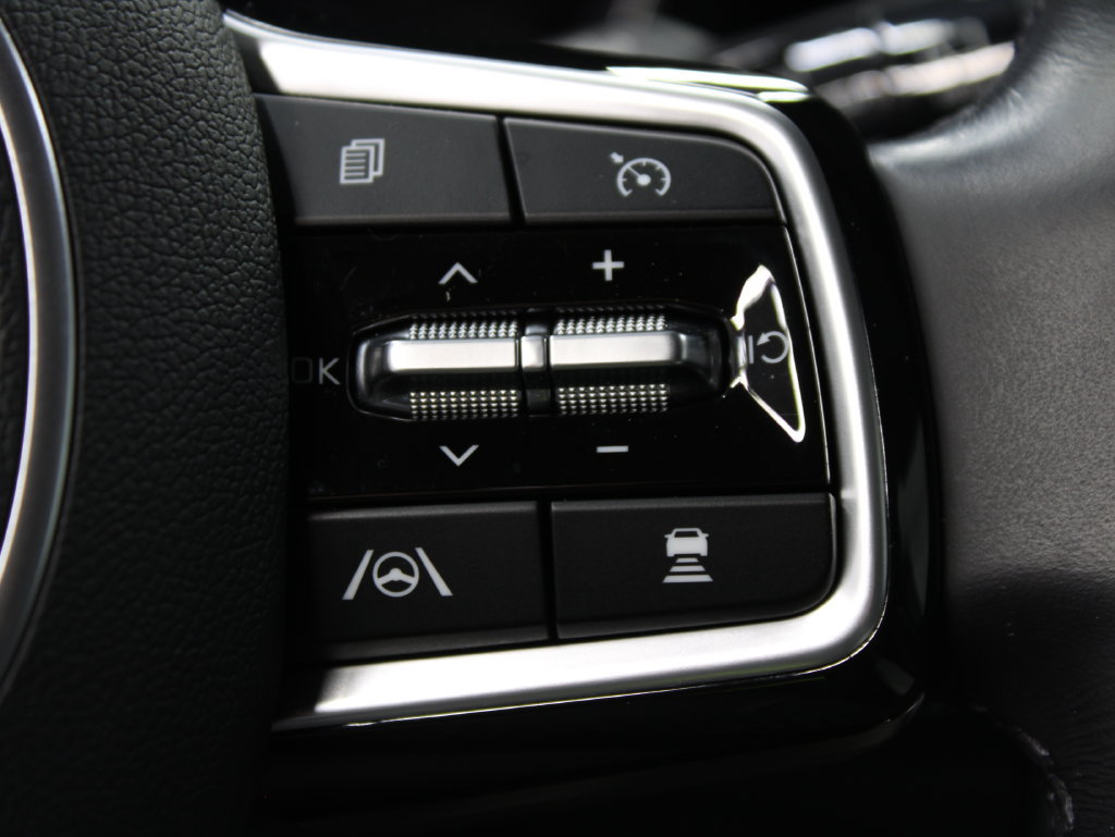 Used 2023 Kia Carnival EX FWD image 52