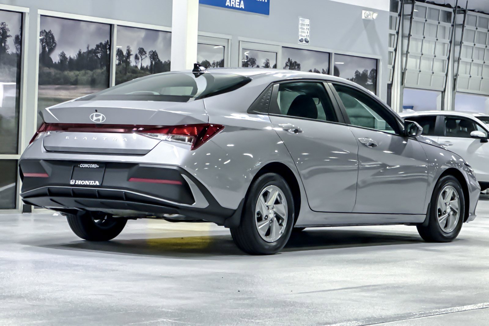 Used 2025 Hyundai Elantra SE FWD image 9