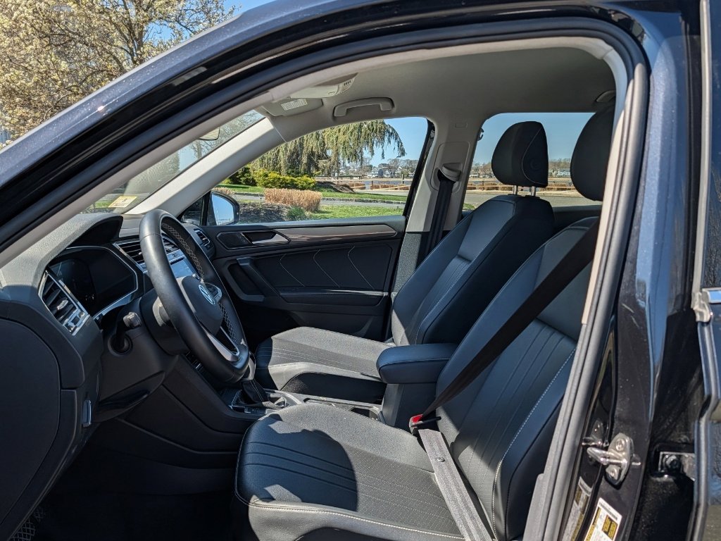 Used 2024 Volkswagen Tiguan SE image 15