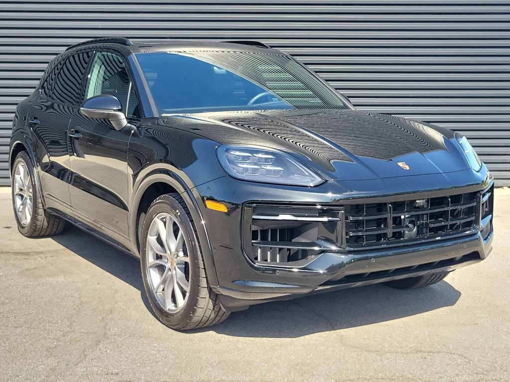 Certified 2025 Porsche Cayenne image 9