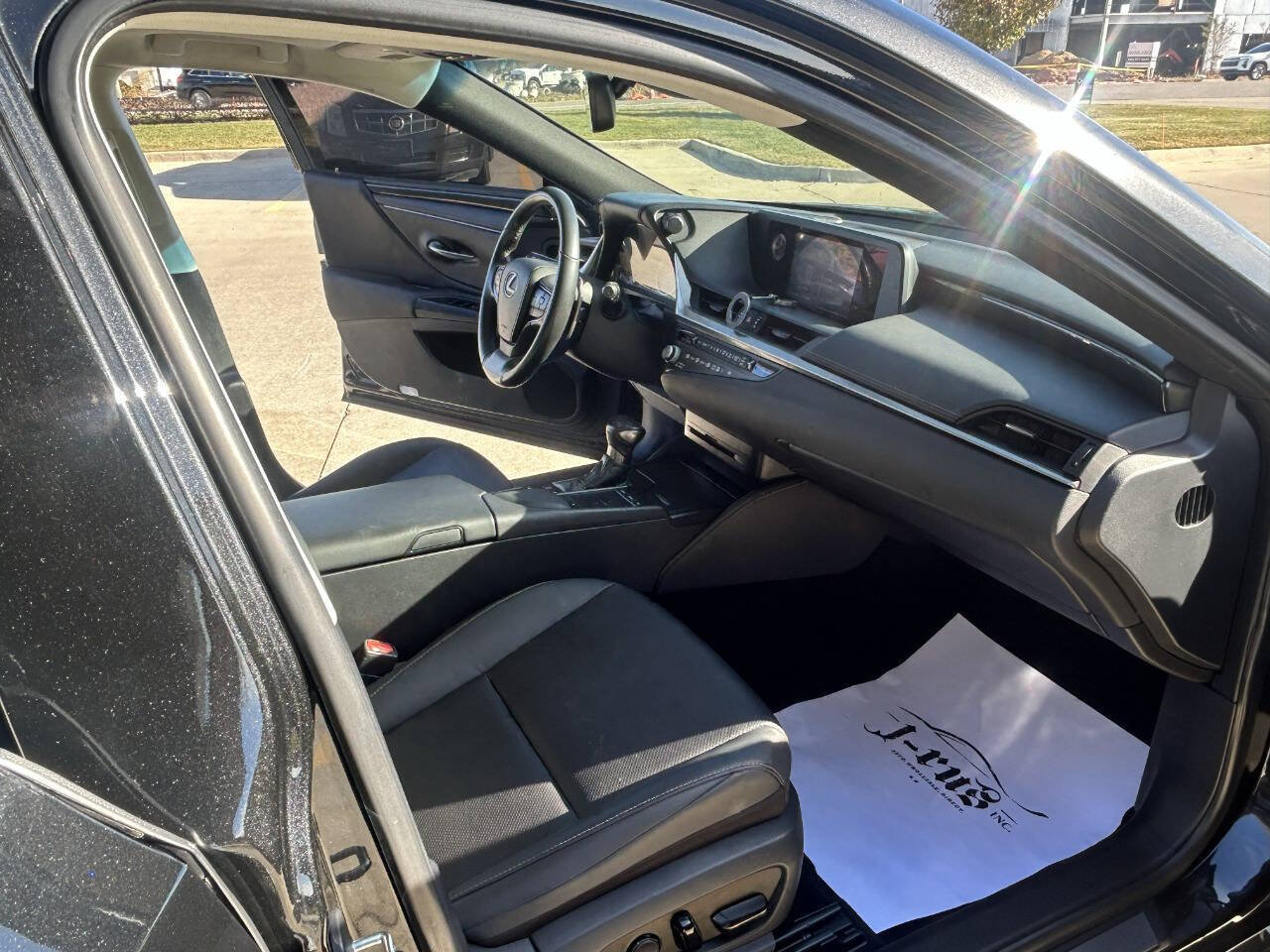 Used 2021 Lexus ES 300h w/ Accessory Package 2 image 19