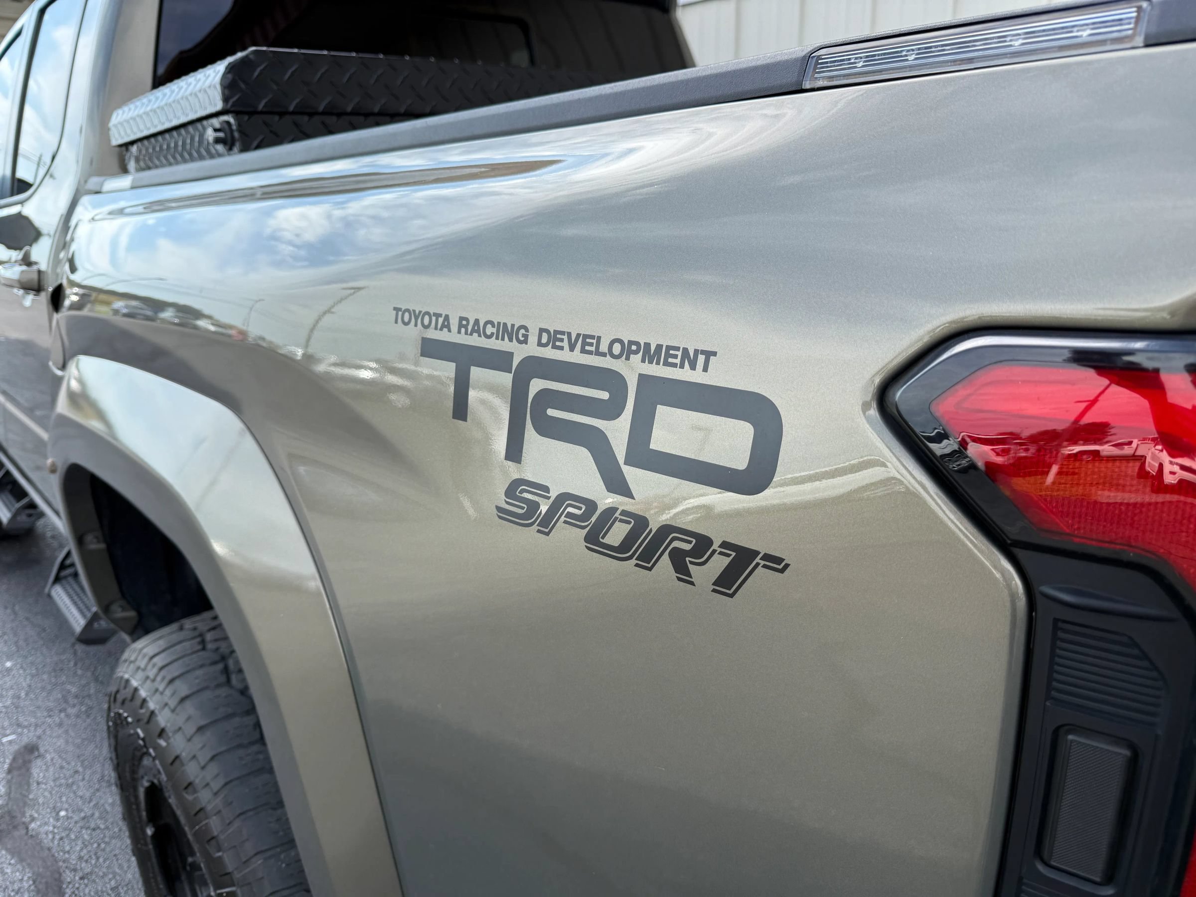 Used 2024 Toyota Tacoma TRD Sport w/ TRD Sport Premium Package AWD/4WD image 5