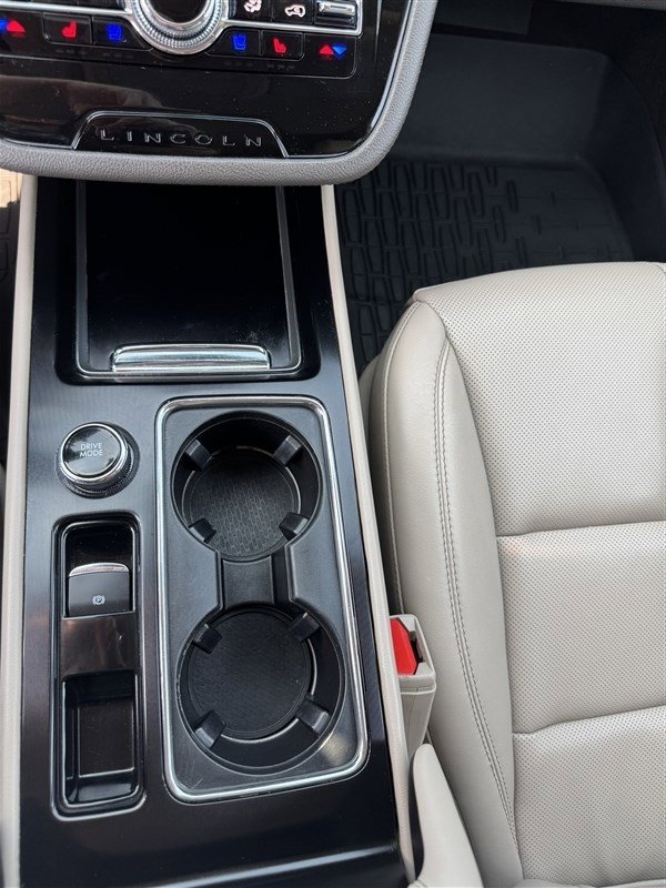 Used 2022 Lincoln Corsair AWD w/ Equipment Group 101A image 17