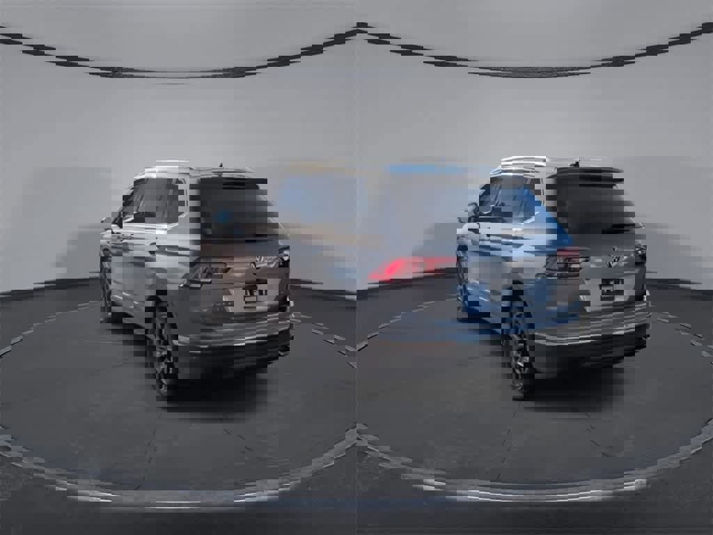 Used 2022 Volkswagen Tiguan SE image 7