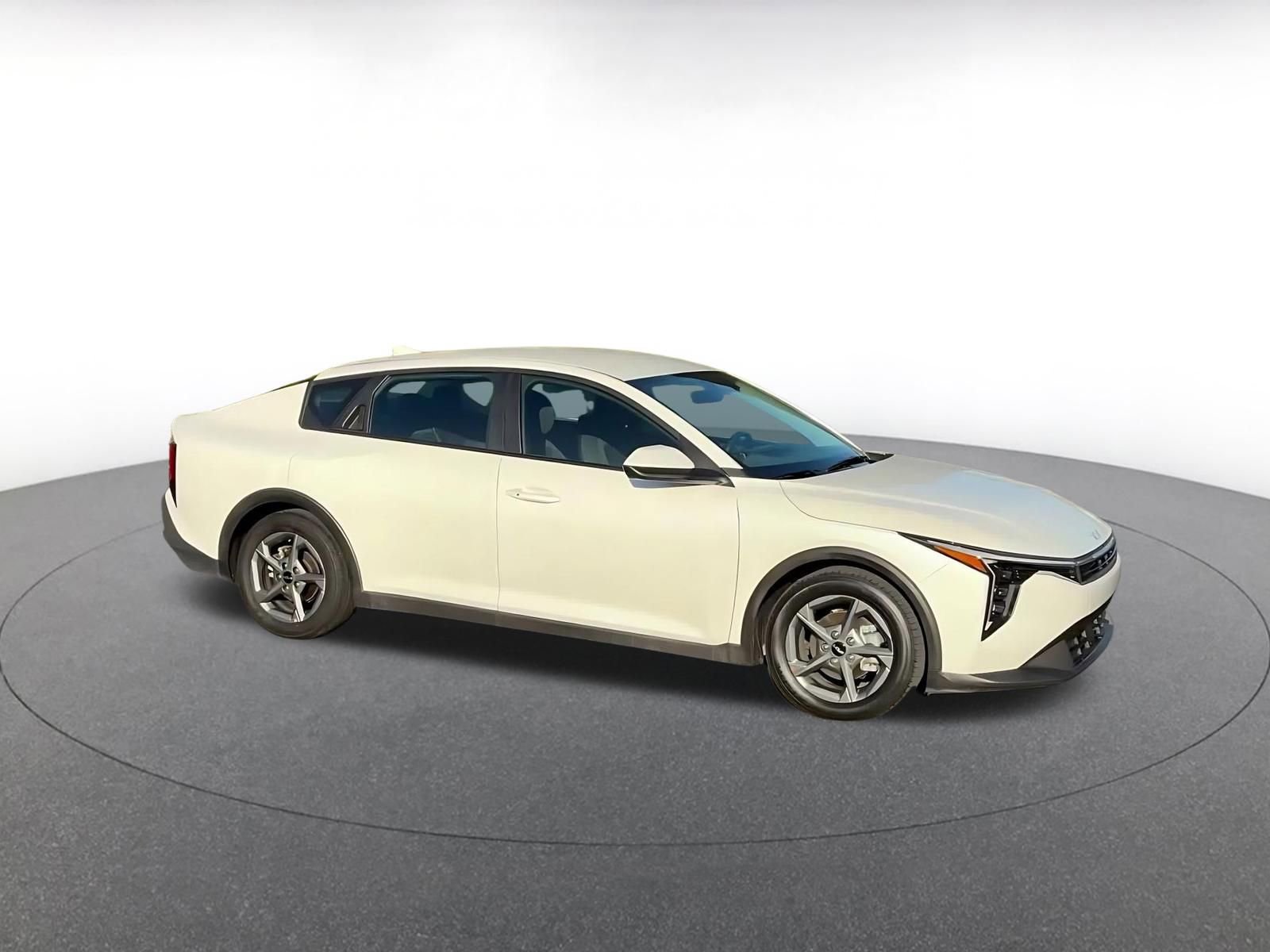 Used 2025 Kia K4 LXS image 2