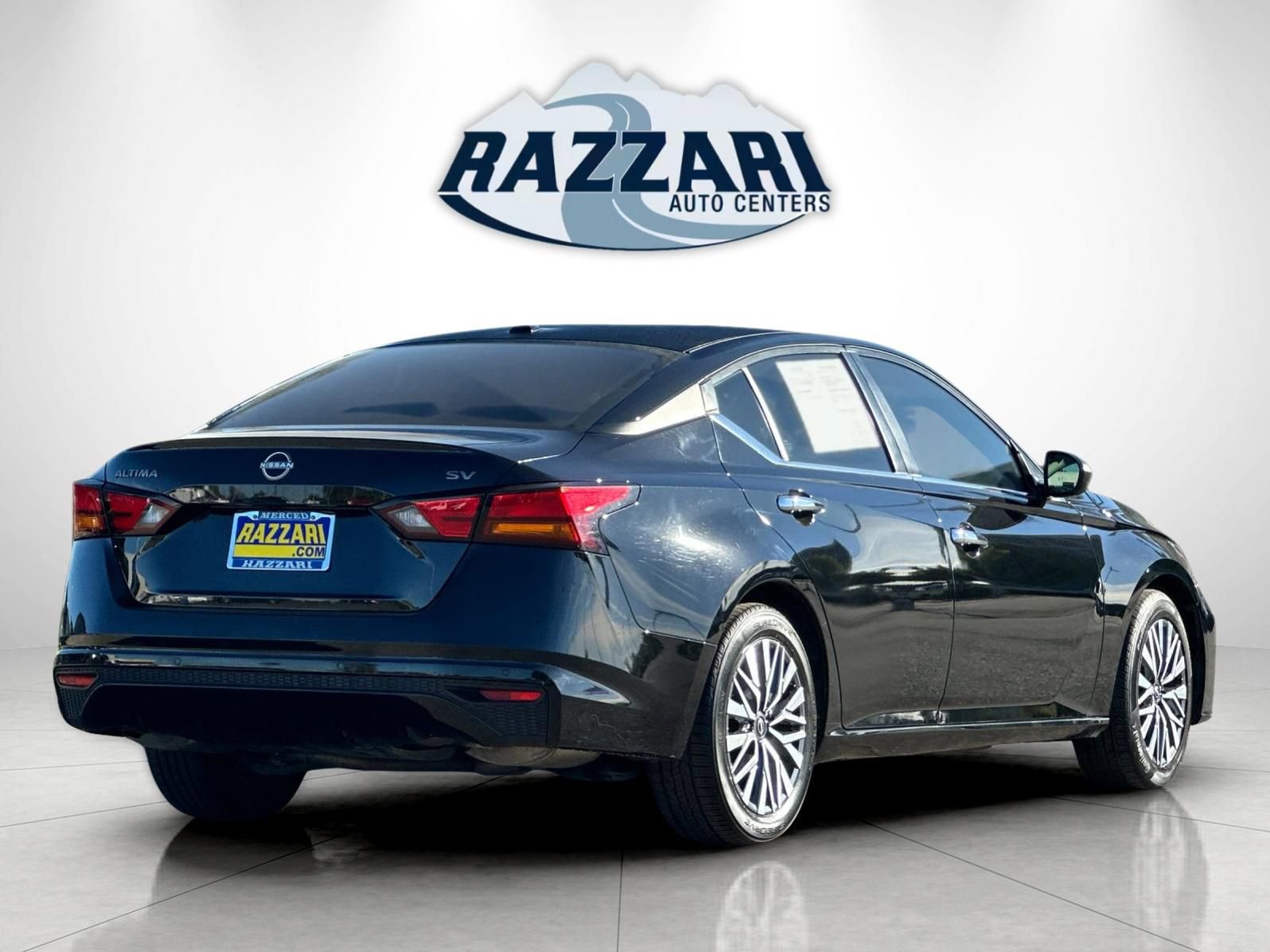 Used 2024 Nissan Altima 2.5 SV image 3