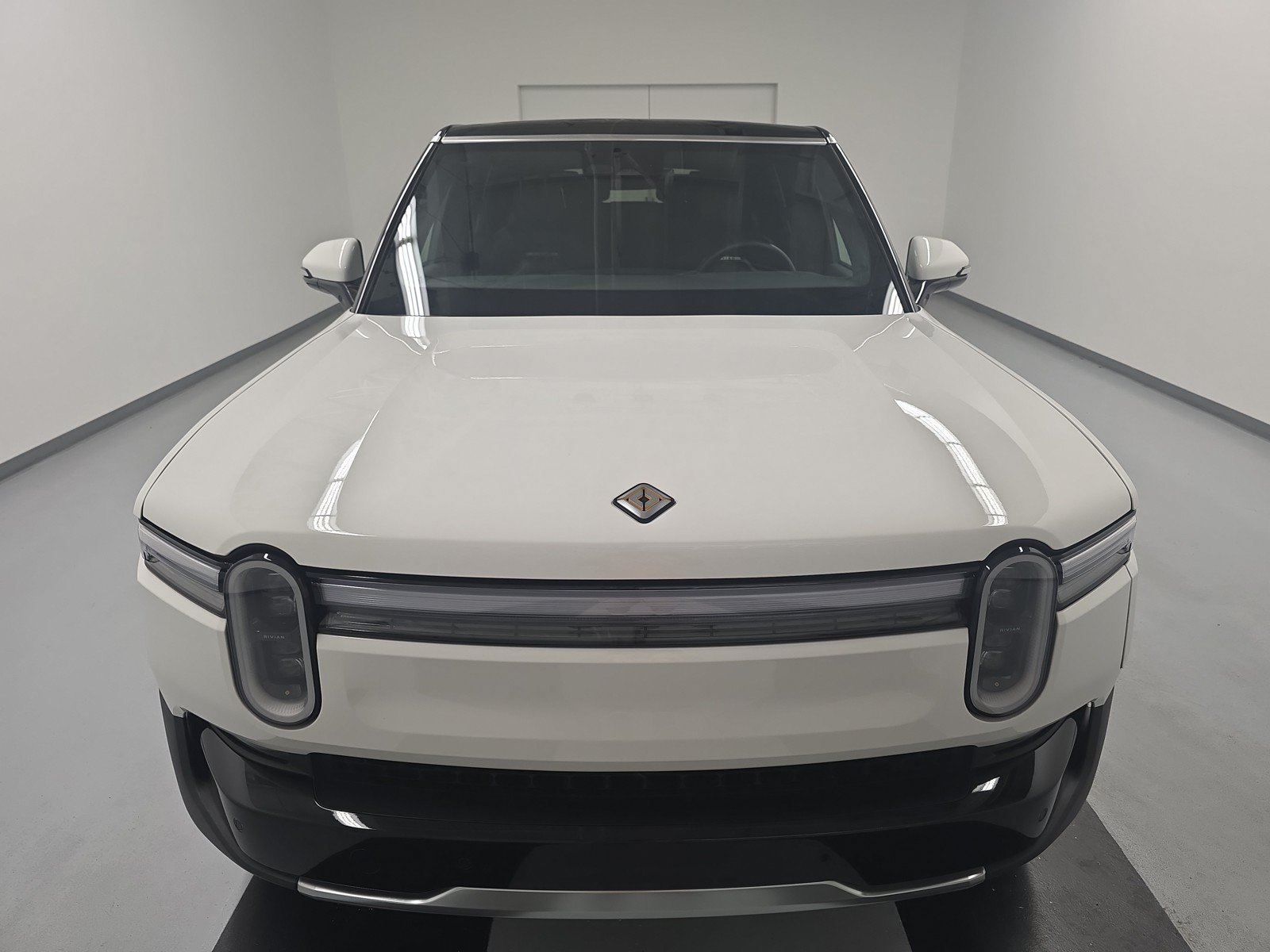Used 2025 Rivian R1S Adventure AWD/4WD image 8