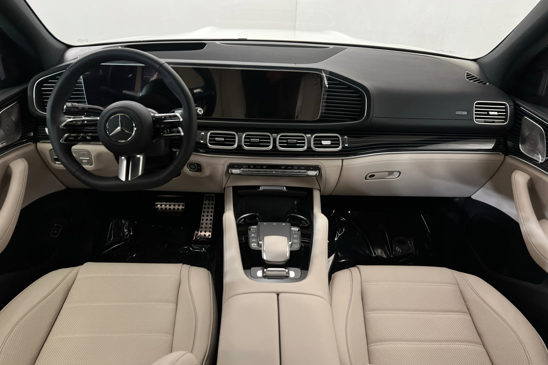 New 2026 Mercedes-Benz GLS 580 4MATIC image 9