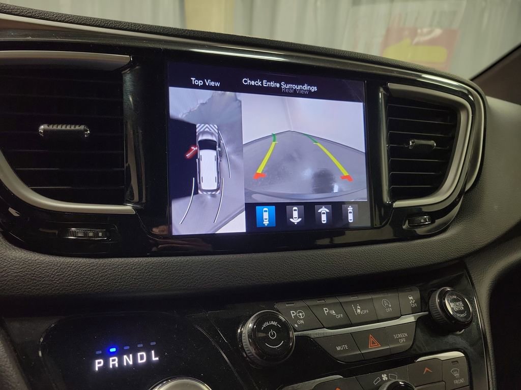 Used 2020 Chrysler Pacifica Touring-L w/ Advanced Safetytec Group image 17