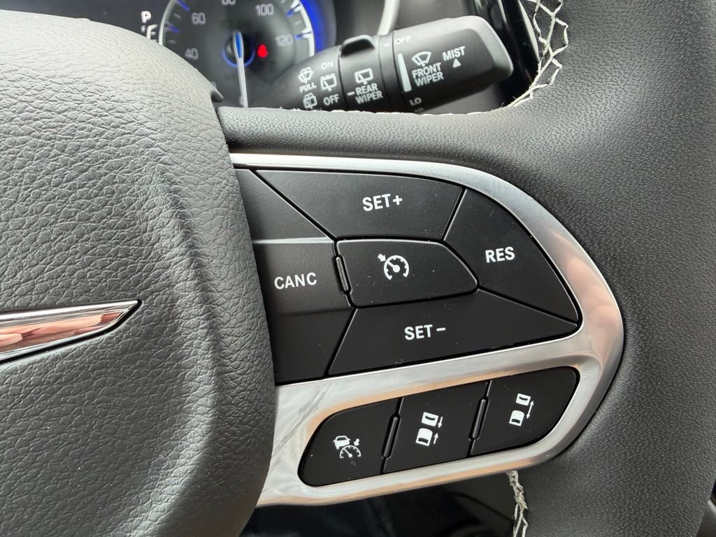 New 2026 Chrysler Pacifica Select AWD/4WD image 28