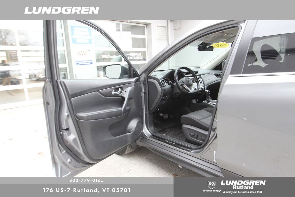 Used 2020 Nissan Rogue SV image 11