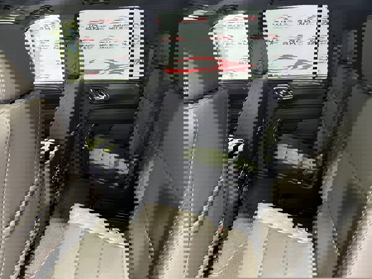 Used 2024 Chevrolet Suburban Z71 image 31