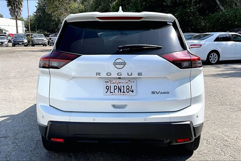 Used 2024 Nissan Rogue SV AWD/4WD image 5