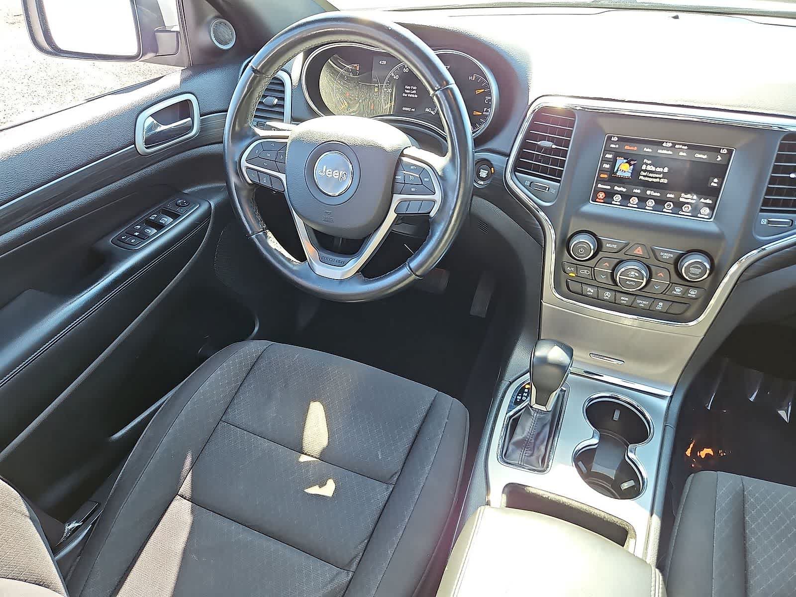 Used 2020 Jeep Grand Cherokee Laredo AWD/4WD image 10