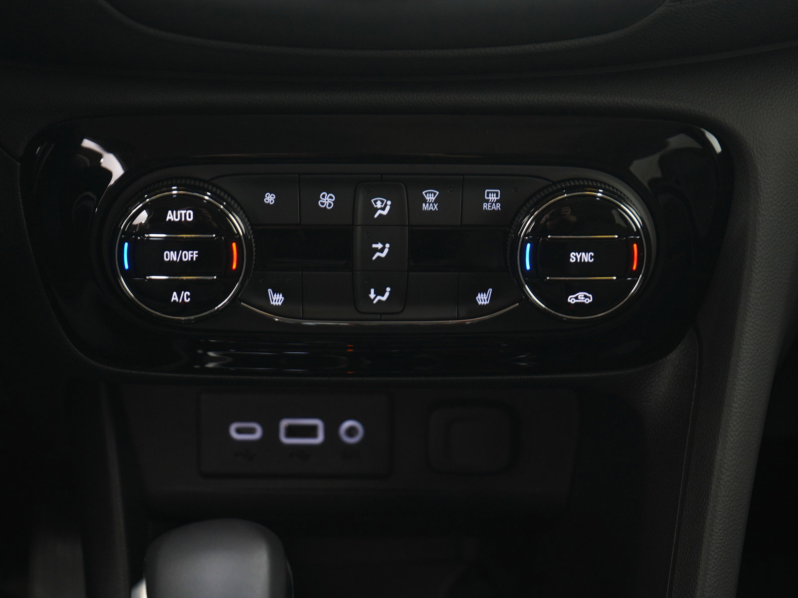 Used 2023 Buick Encore GX Select image 19