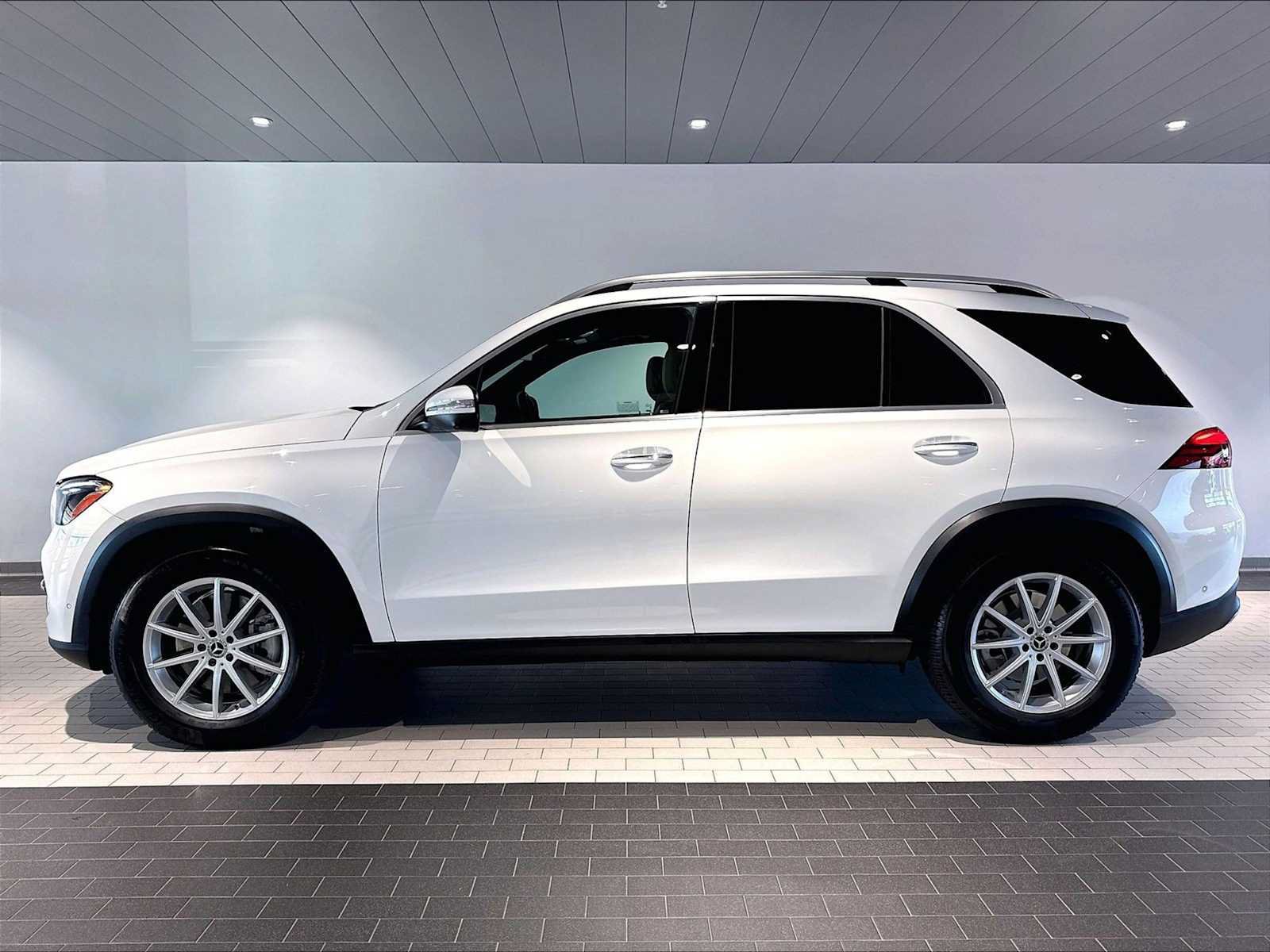 Used 2024 Mercedes-Benz GLE 450 4MATIC image 2