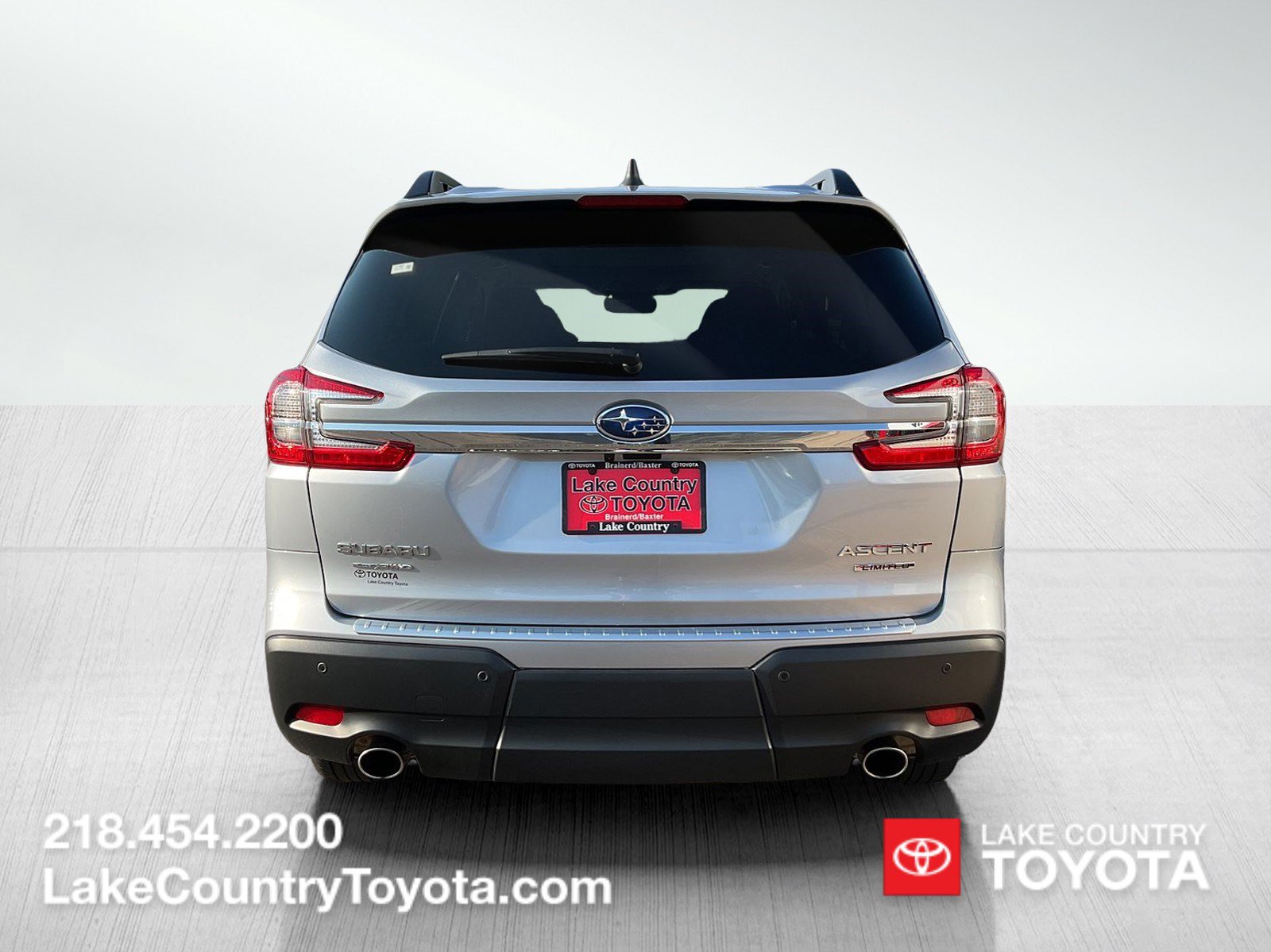 Used 2023 Subaru Ascent Limited w/ Technology Package AWD/4WD image 4