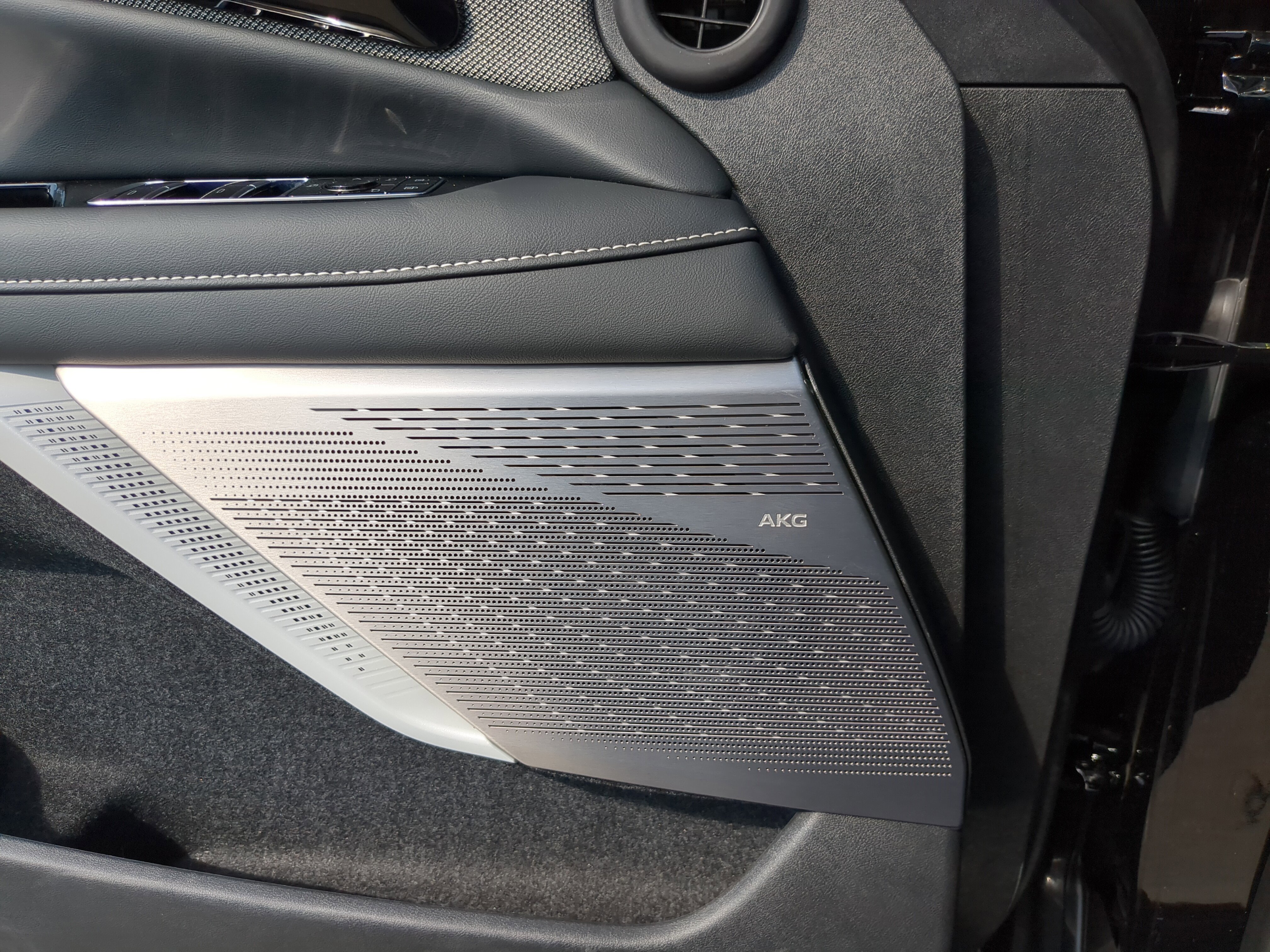 New 2025 Cadillac Optiq Luxury 2 image 18