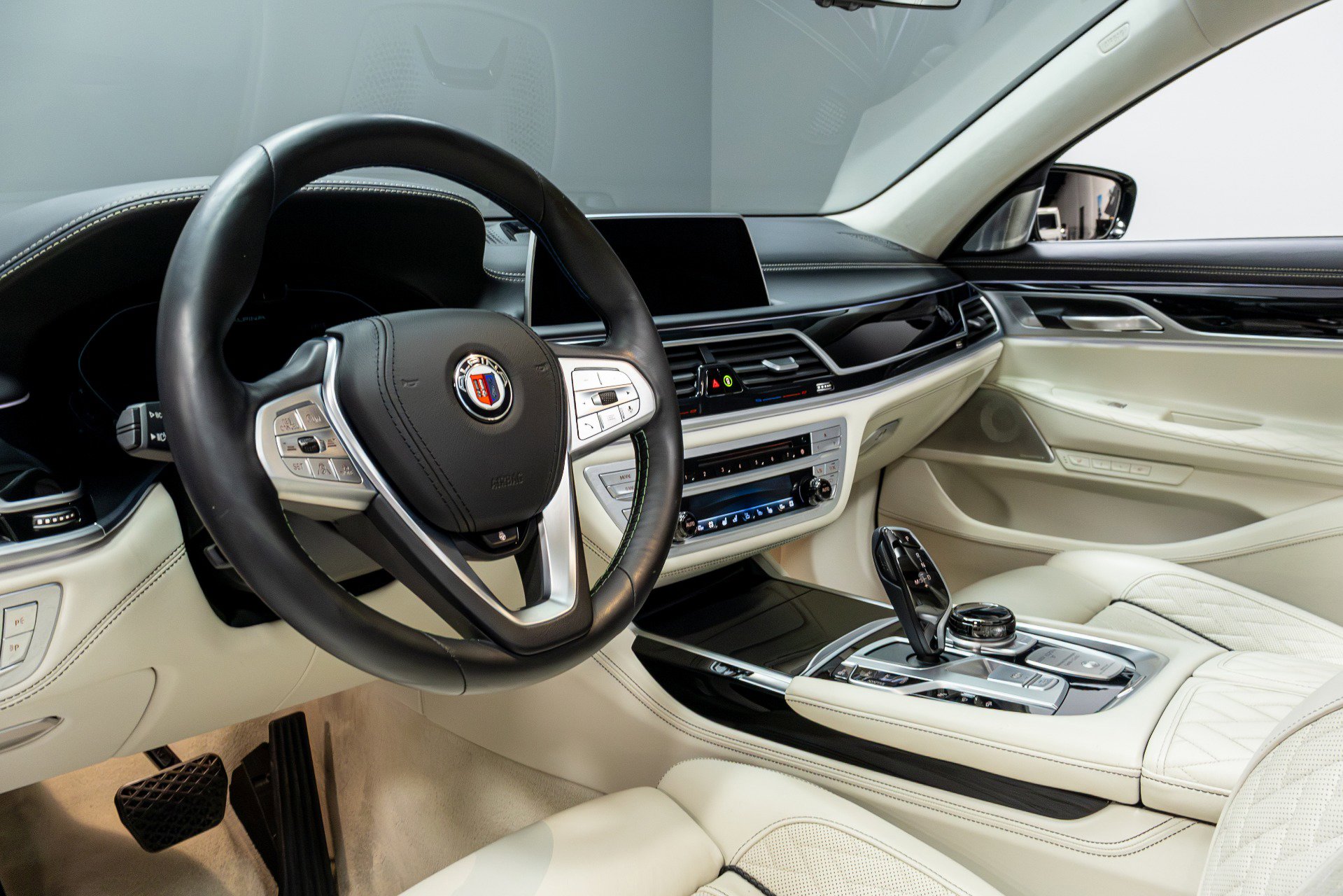 Used 2020 BMW ALPINA B7 xDrive w/ Interior Design Package image 8