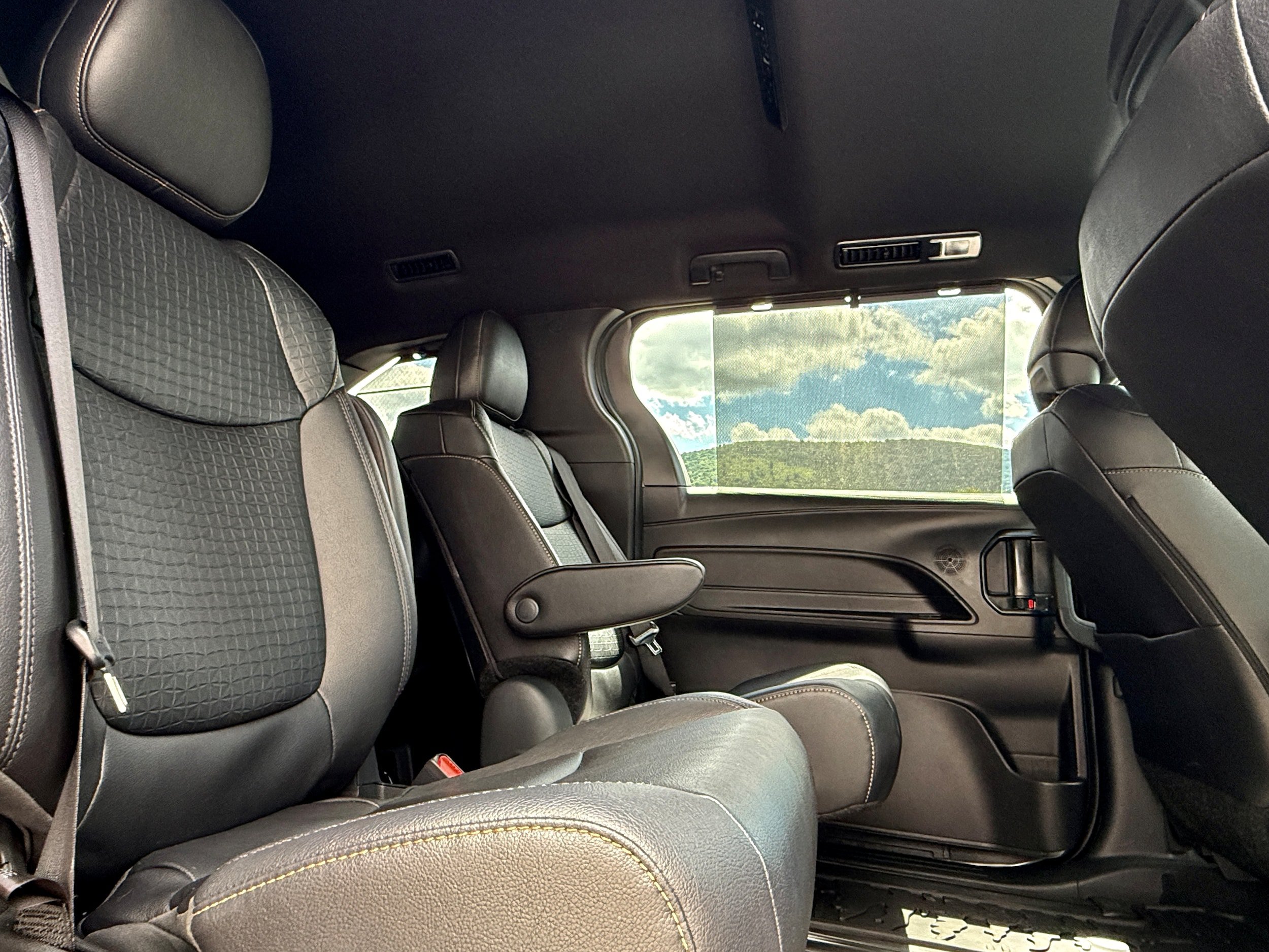 Certified 2026 Toyota Sienna XLE Woodland Edition AWD/4WD image 36