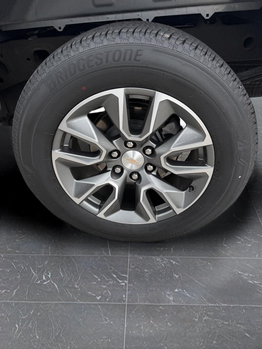 Used 2024 Chevrolet Silverado 1500 LT AWD/4WD image 19