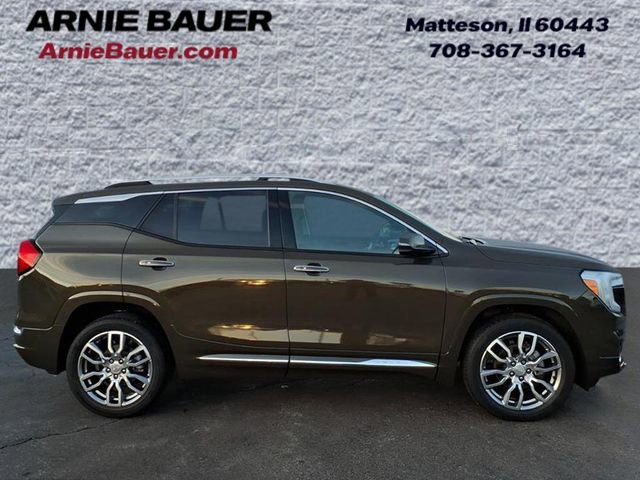 Used 2023 GMC Terrain Denali w/ Denali Premium Package image 4