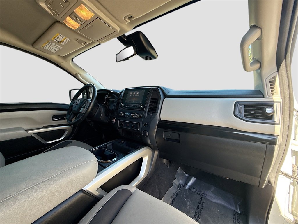 Used 2024 Nissan Titan SV w/ SV Convenience Package image 28