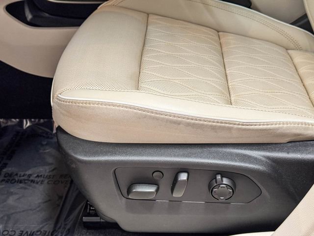 Certified 2022 Buick Envision Avenir w/ Technology Package II image 22