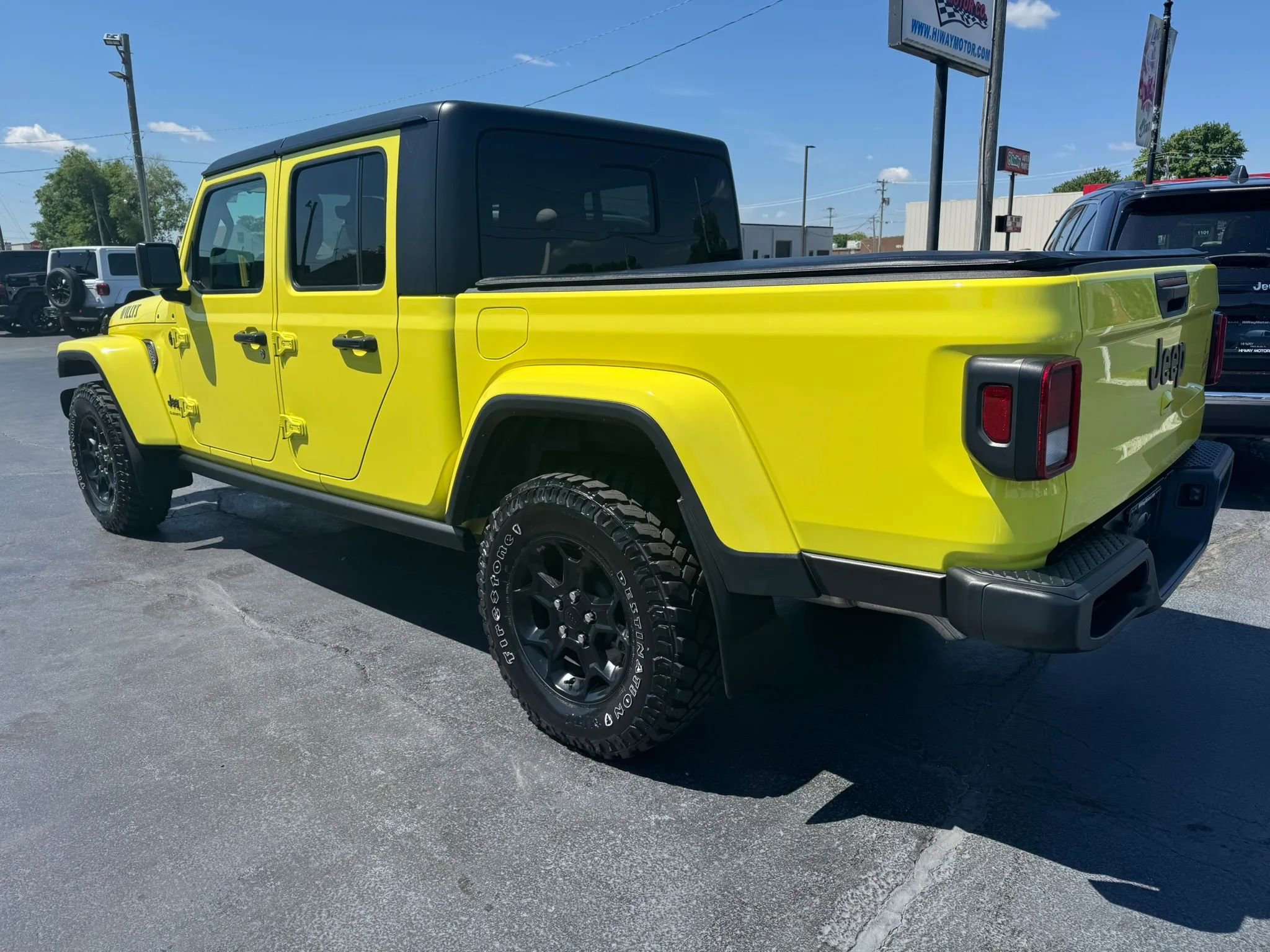 Used 2023 Jeep Gladiator Sport AWD/4WD image 12