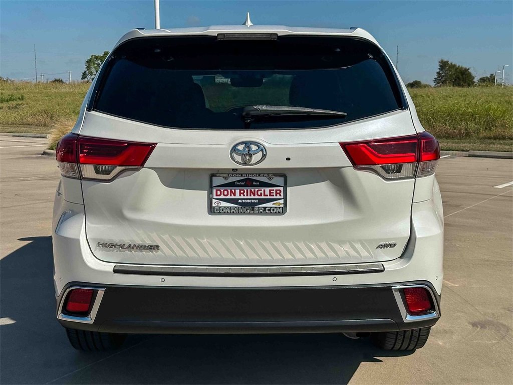 Used 2018 Toyota Highlander Limited Platinum image 4