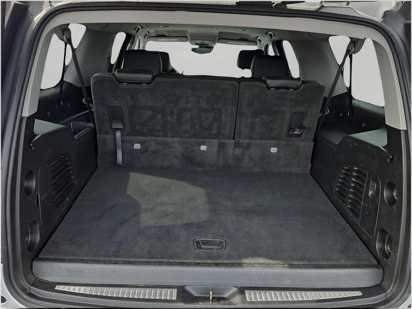 Used 2018 Chevrolet Suburban LT AWD/4WD image 30