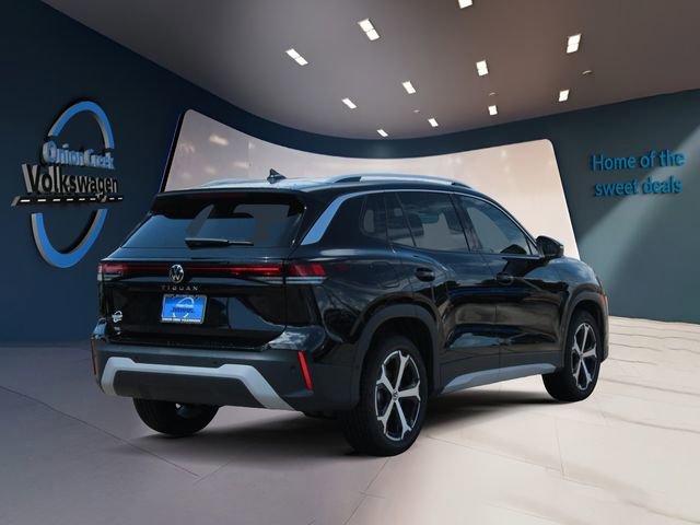 Certified 2025 Volkswagen Tiguan SE image 5