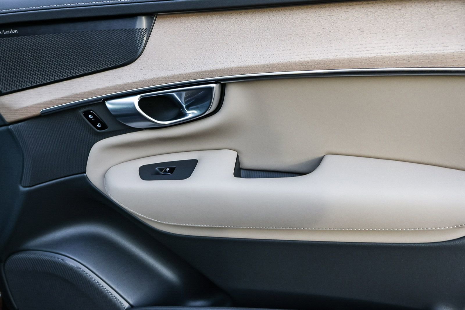 New 2026 Volvo XC90 B5 Plus w/ Protection Package image 18