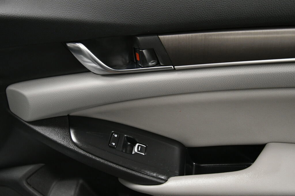 Used 2019 Honda Accord LX image 27