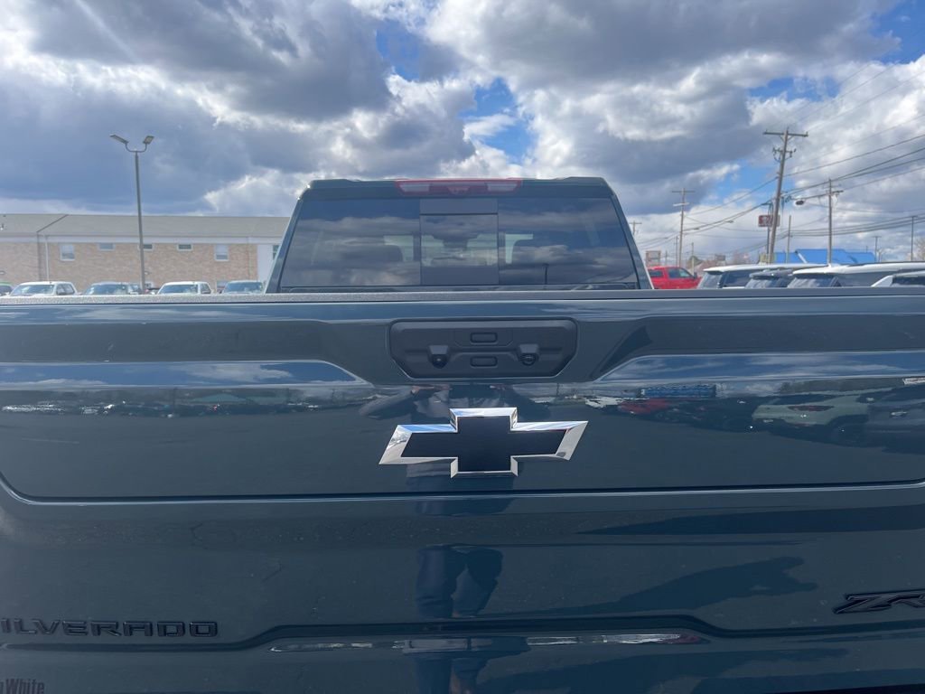 New 2026 Chevrolet Silverado 2500 ZR2 w/ LPO, Dark Essentials Package image 5