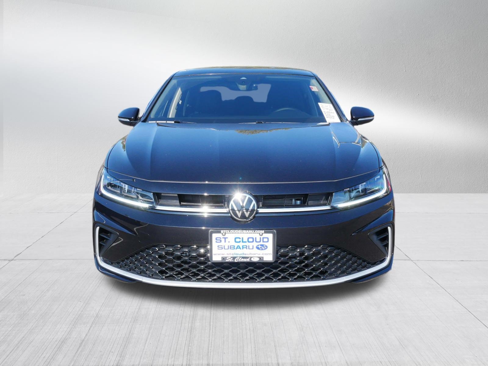 Used 2025 Volkswagen Jetta SEL FWD image 2