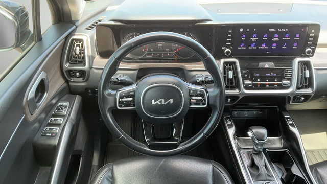 Used 2022 Kia Sorento EX w/ Panoramic Sunroof Package FWD image 10