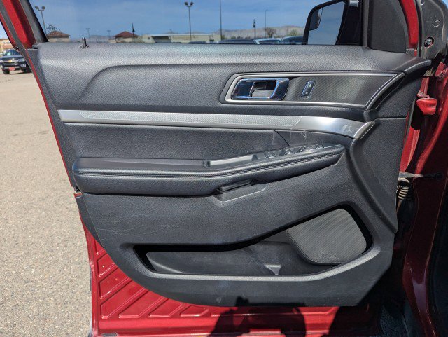 Used 2016 Ford Explorer XLT image 9