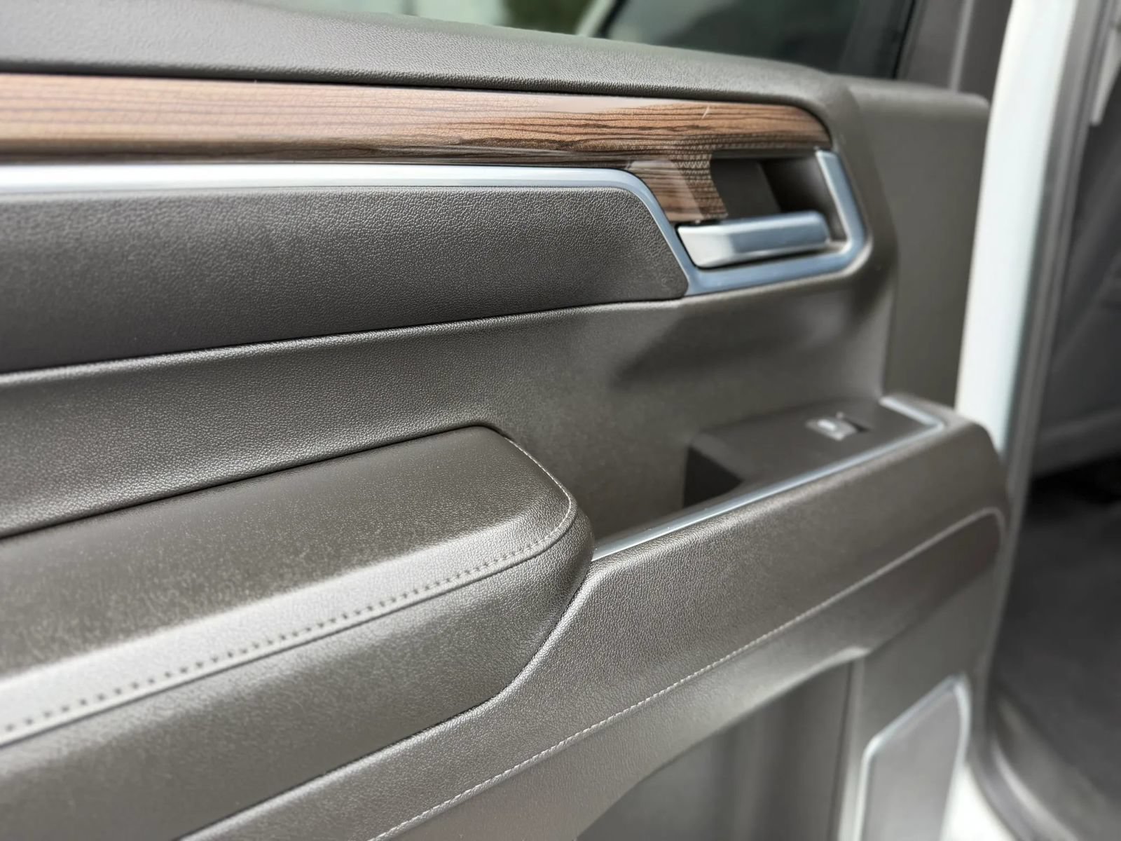 Used 2023 Chevrolet Silverado 1500 LT w/ Protection Package AWD/4WD image 18