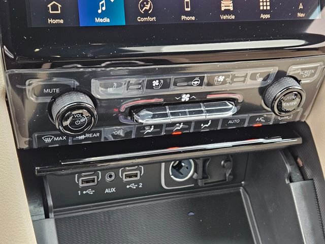 New 2025 Jeep Grand Cherokee Limited w/ Luxury Tech Group II RWD image 23