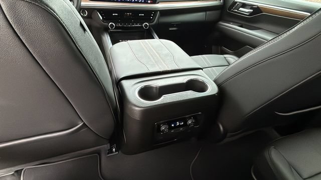 Used 2025 Chevrolet Tahoe High Country AWD/4WD image 21