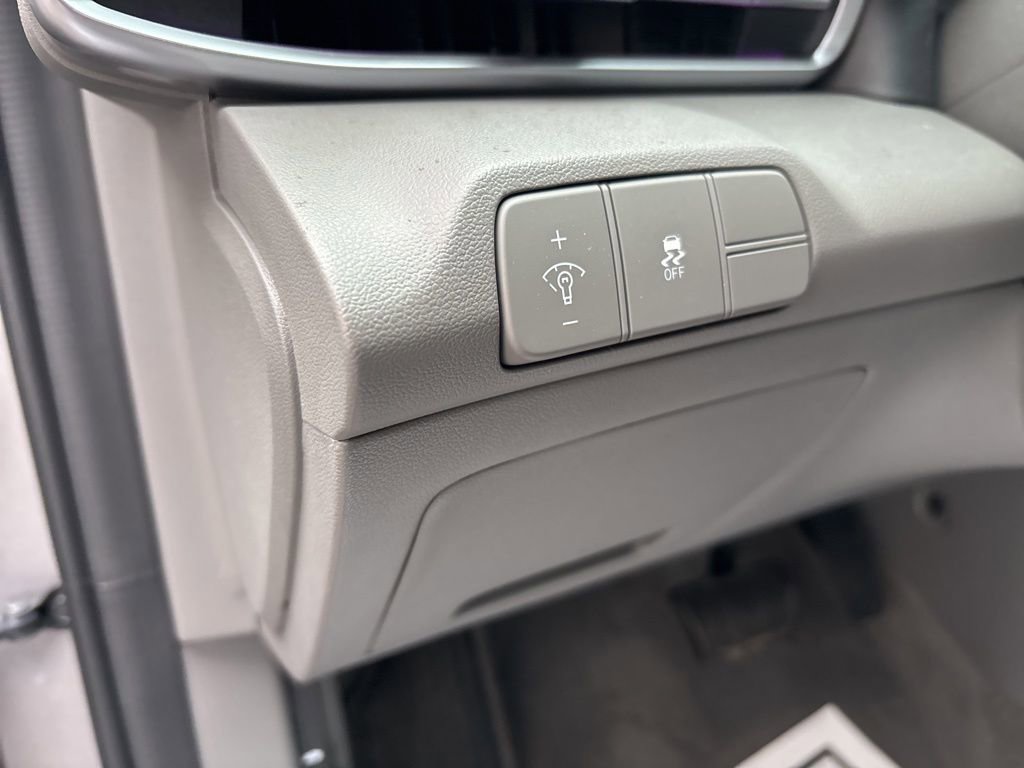 Certified 2024 Hyundai Elantra SEL FWD image 18