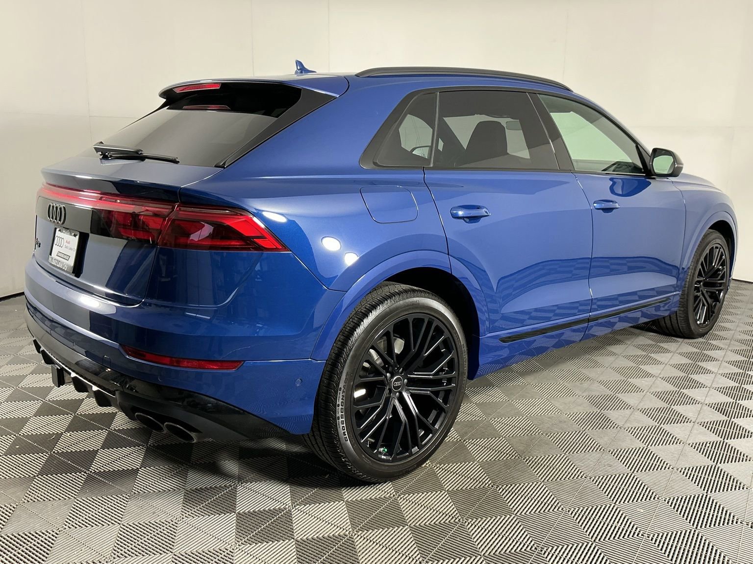 Used 2024 Audi SQ8 Prestige image 9