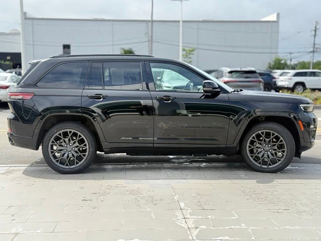 Used 2023 Jeep Grand Cherokee Summit AWD/4WD image 9