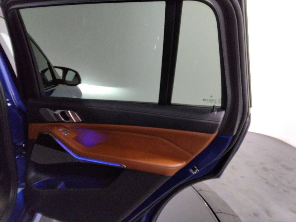 Used 2023 BMW X7 M60i image 45