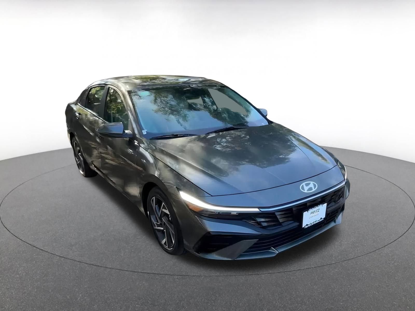 Used 2025 Hyundai Elantra Limited image 3