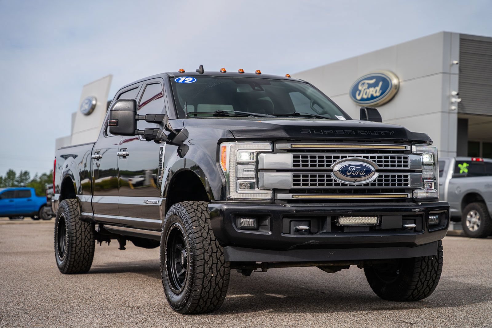 Certified 2019 Ford F250 Platinum w/ Platinum Ultimate Package AWD/4WD image 1
