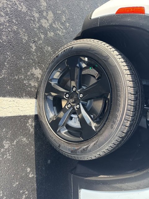 New 2025 Jeep Grand Cherokee L Limited w/ Black Appearance Package image 17