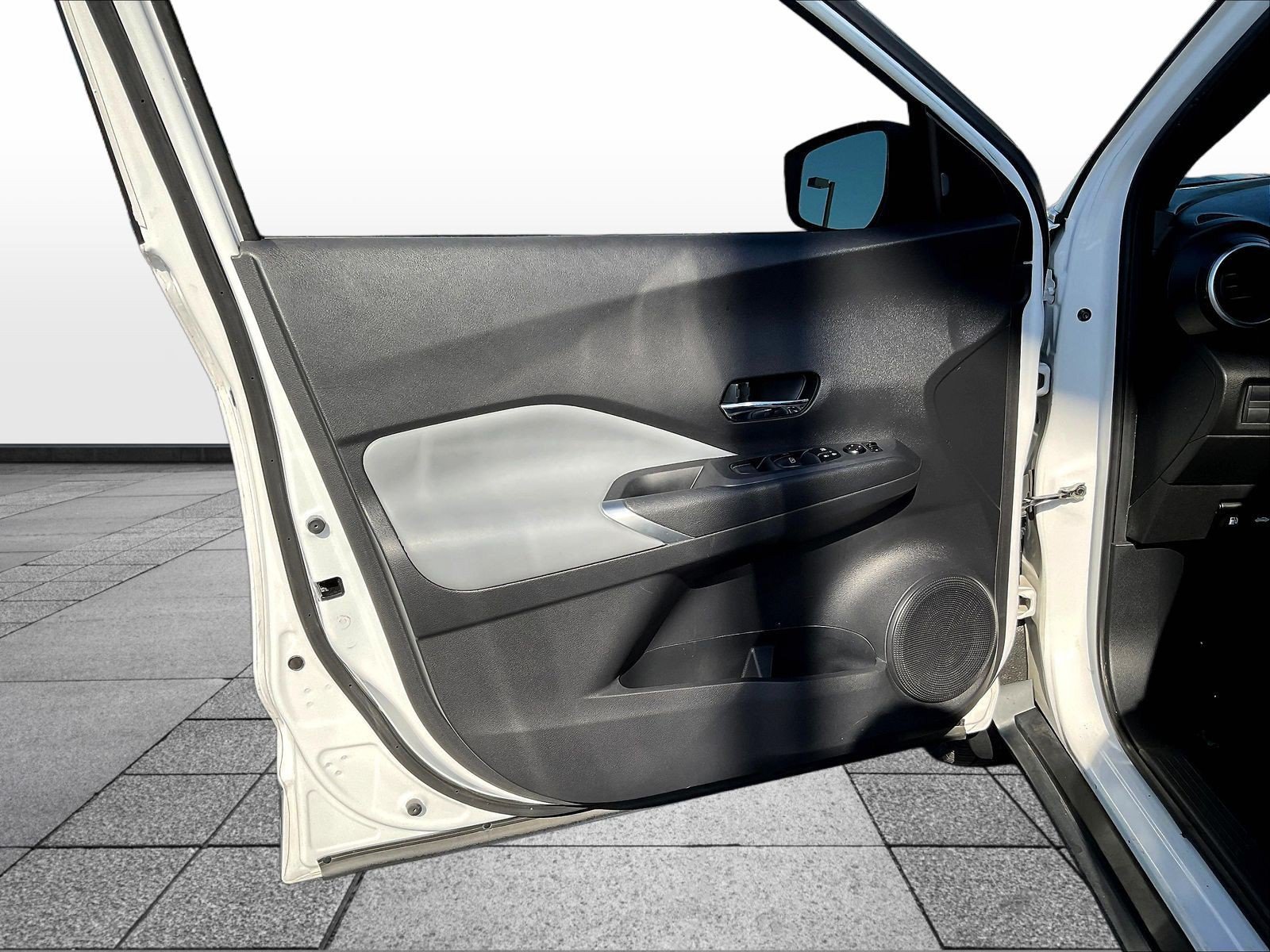 Certified 2021 Nissan Kicks SR w/ SR Premium Package FWD image 23